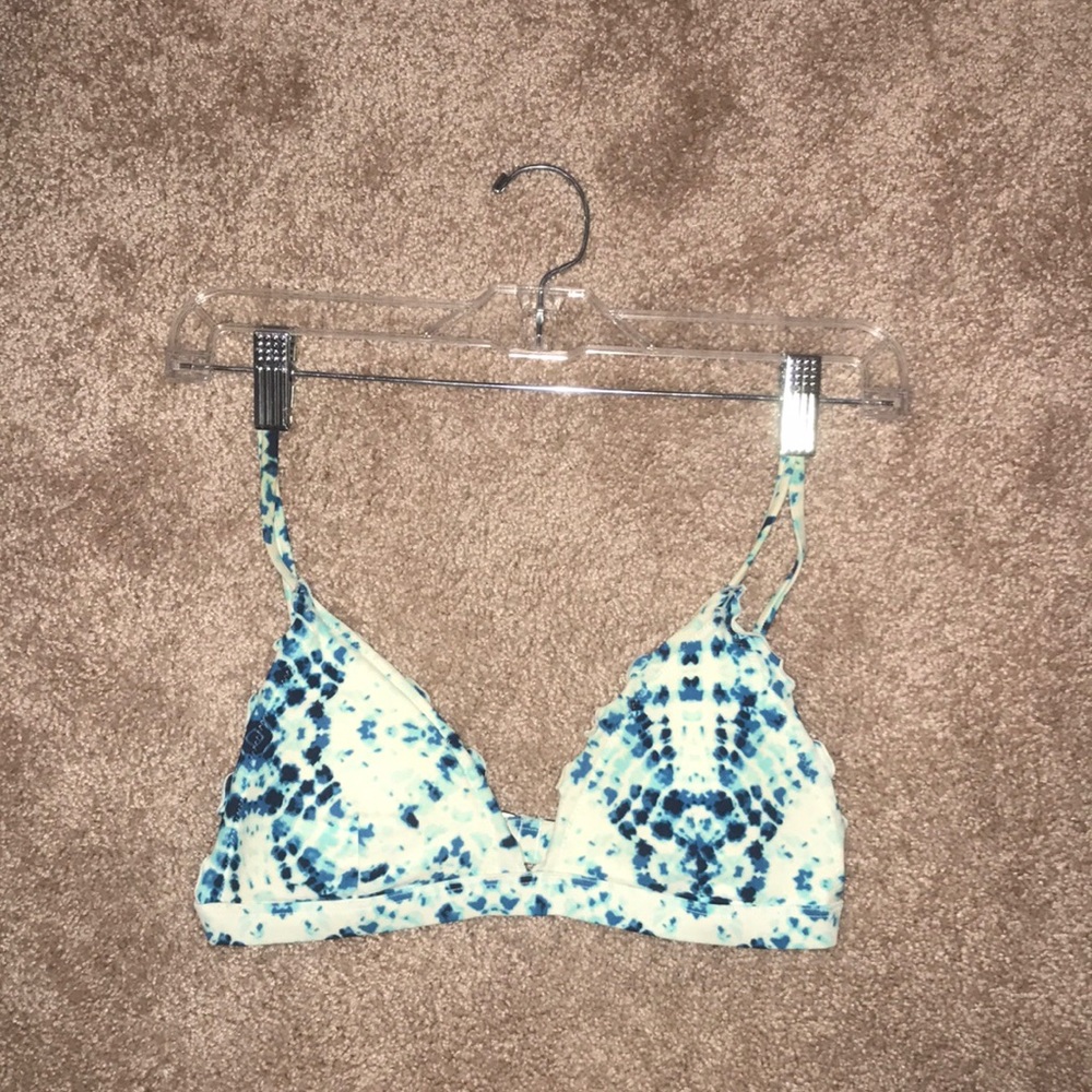 Hollister tie-dye ruffle triangle top